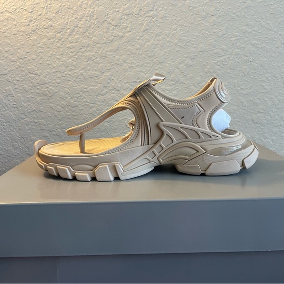 Balenciaga Thong Sandals in Beige - Picture 3 of 16
